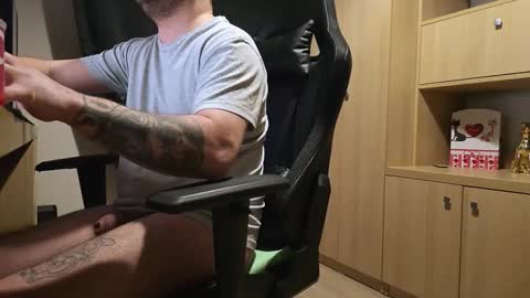 Kevinn online show from 02/16/26, 07:32