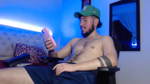 Snapshot of kevinsantiag0 chatting on 12/21/25, 12:07 kevinsantiag0 online show from 12/21/25, 12:07