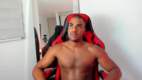 Snapshot of kevinxblack chatting on 03/05/25, 01:21 sebastian online show from 03/05/25, 01:21