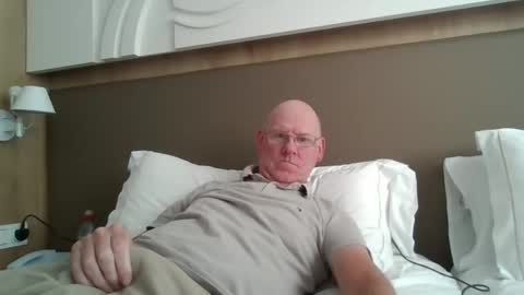 Snapshot of kevlooking4sez chatting on 10/15/25, 03:56 kevlooking4sez online show from 10/15/25, 03:56