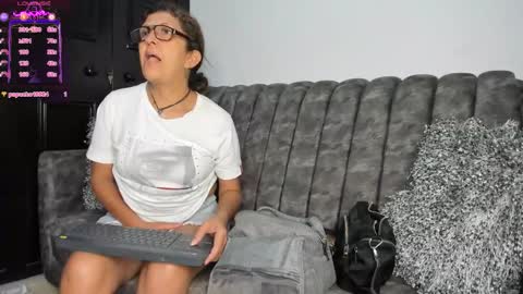 Keila Milf online show from 09/25/25, 02:59