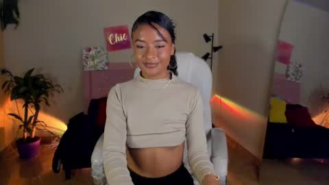 Snapshot of keyla_roberts_ chatting on 01/03/25, 10:51 Adhara. Help me reach 100 likes online show from 01/03/25, 10:51