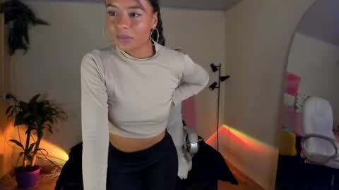 Snapshot of keyla_roberts_ chatting on 01/04/25, 01:52 Adhara. Help me reach 100 likes online show from 01/04/25, 01:52