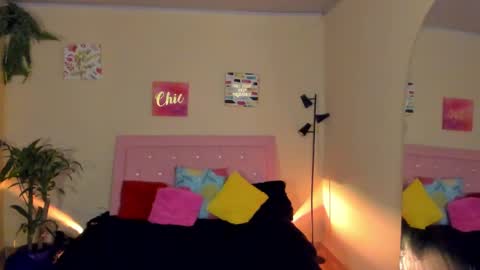 Snapshot of keyla_roberts_ chatting on 01/05/25, 08:22 Adhara. Help me reach 100 likes online show from 01/05/25, 08:22