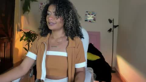 Snapshot of keyla_roberts_ chatting on 01/23/25, 07:51 Adhara. Help me reach 100 likes online show from 01/23/25, 07:51