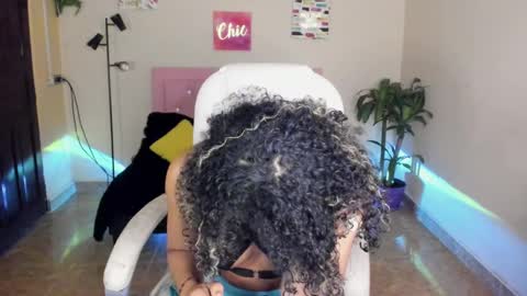 Snapshot of keyla_roberts_ chatting on 01/26/25, 12:11 Adhara. Help me reach 100 likes online show from 01/26/25, 12:11