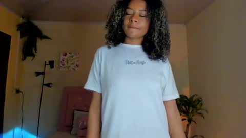 Snapshot of keyla_roberts_ chatting on 01/29/25, 01:58 Adhara. Help me reach 100 likes online show from 01/29/25, 01:58