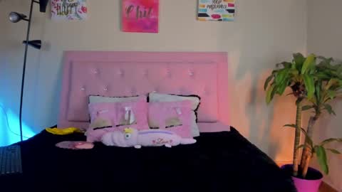 Snapshot of keyla_roberts_ chatting on 01/29/25, 05:09 Adhara. Help me reach 100 likes online show from 01/29/25, 05:09