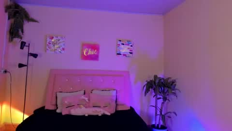 Snapshot of keyla_roberts_ chatting on 01/29/25, 11:14 Adhara. Help me reach 100 likes online show from 01/29/25, 11:14