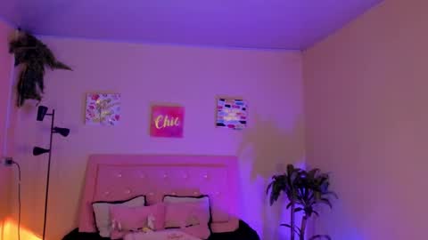 Snapshot of keyla_roberts_ chatting on 01/30/25, 07:07 Adhara. Help me reach 100 likes online show from 01/30/25, 07:07