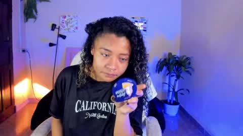 Snapshot of keyla_roberts_ chatting on 02/02/25, 03:54 Adhara. Help me reach 100 likes online show from 02/02/25, 03:54