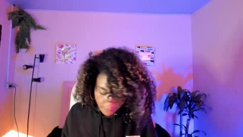 Snapshot of keyla_roberts_ chatting on 02/12/25, 10:14 Adhara. Help me reach 100 likes online show from 02/12/25, 10:14