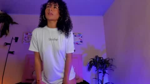 Snapshot of keyla_roberts_ chatting on 02/13/25, 05:05 Adhara. Help me reach 100 likes online show from 02/13/25, 05:05