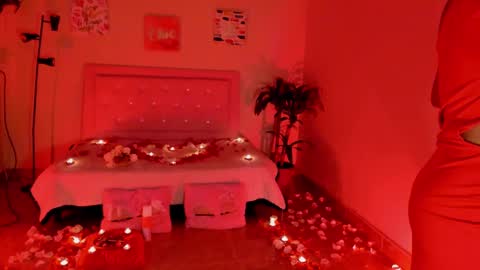 Snapshot of keyla_roberts_ chatting on 02/14/25, 04:15 Adhara. Help me reach 100 likes online show from 02/14/25, 04:15