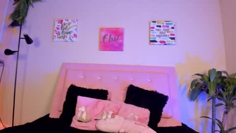 Snapshot of keyla_roberts_ chatting on 02/23/25, 06:39 Adhara. Help me reach 100 likes online show from 02/23/25, 06:39