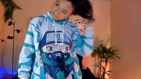 Snapshot of keyla_roberts_ chatting on 02/26/25, 09:32 Adhara. Help me reach 100 likes online show from 02/26/25, 09:32