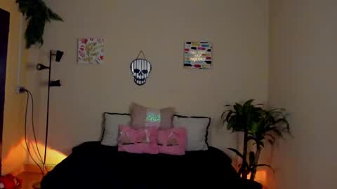 Snapshot of keyla_roberts_ chatting on 03/02/25, 06:59 Adhara. Help me reach 100 likes online show from 03/02/25, 06:59