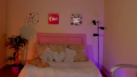 Snapshot of keyla_roberts_ chatting on 03/09/25, 09:35 Adhara. Help me reach 100 likes online show from 03/09/25, 09:35