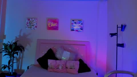 Snapshot of keyla_roberts_ chatting on 03/12/25, 01:47 Adhara. Help me reach 100 likes online show from 03/12/25, 01:47