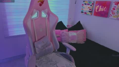 Snapshot of keyla_roberts_ chatting on 09/19/25, 06:52 Adhara. Help me reach 100 likes online show from 09/19/25, 06:52