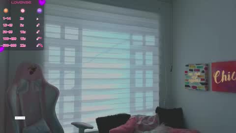 Snapshot of keyla_roberts_ chatting on 10/02/25, 07:10 Adhara. Help me reach 100 likes online show from 10/02/25, 07:10