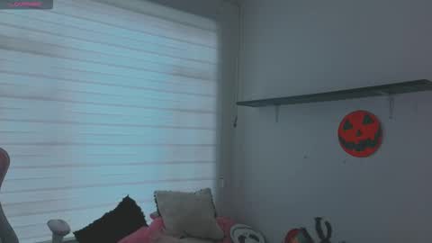 Snapshot of keyla_roberts_ chatting on 10/04/25, 07:34 Adhara. Help me reach 100 likes online show from 10/04/25, 07:34