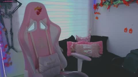 Snapshot of keyla_roberts_ chatting on 10/14/25, 12:50 Adhara. Help me reach 100 likes online show from 10/14/25, 12:50