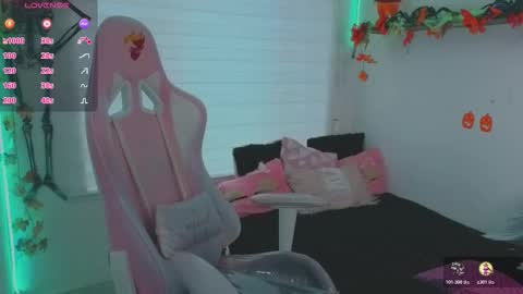 Snapshot of keyla_roberts_ chatting on 10/20/25, 07:36 Adhara. Help me reach 100 likes online show from 10/20/25, 07:36