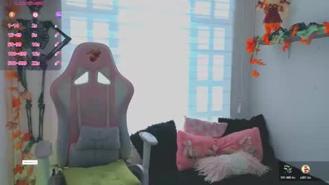 Snapshot of keyla_roberts_ chatting on 10/25/25, 07:19 Adhara. Help me reach 100 likes online show from 10/25/25, 07:19