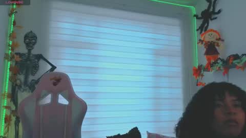 Snapshot of keyla_roberts_ chatting on 10/27/25, 07:18 Adhara. Help me reach 100 likes online show from 10/27/25, 07:18