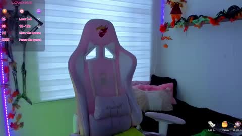 Snapshot of keyla_roberts_ chatting on 10/31/25, 11:55 Adhara. Help me reach 100 likes online show from 10/31/25, 11:55