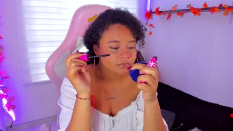 Snapshot of keyla_roberts_ chatting on 11/16/25, 10:04 Adhara. Help me reach 100 likes online show from 11/16/25, 10:04