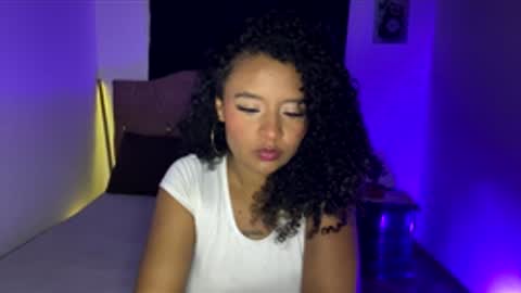 Snapshot of keyla_roberts_ chatting on 04/30/26, 01:01 Adhara. Help me reach 100 likes online show from 04/30/26, 01:01