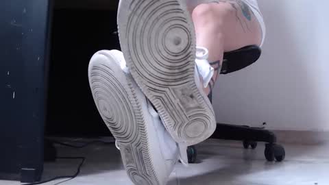     online show from 10/22/25, 04:18