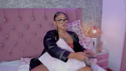 Khelany Isyy  online show from 01/05/26, 05:27