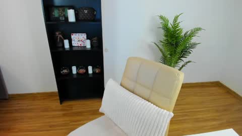Khloe online show from 06/01/26, 02:52