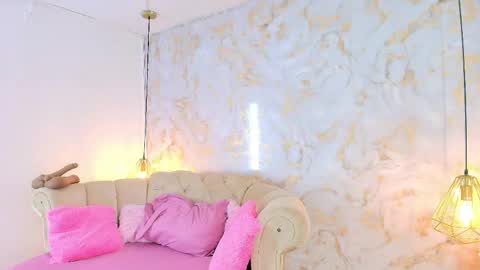 Khloe online show from 06/04/26, 11:49