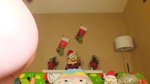 Khloe online show from 12/19/24, 04:56