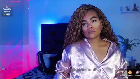 Snapshot of khloesmalls chatting on 01/02/25, 03:29 online show from 01/02/25, 03:29