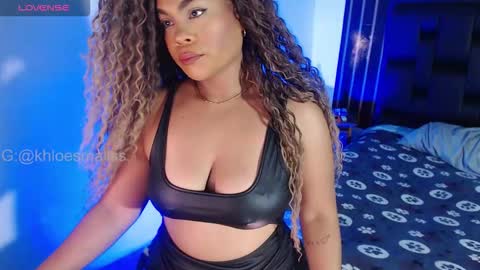 Snapshot of khloesmalls chatting on 09/22/25, 06:15 online show from 09/22/25, 06:15