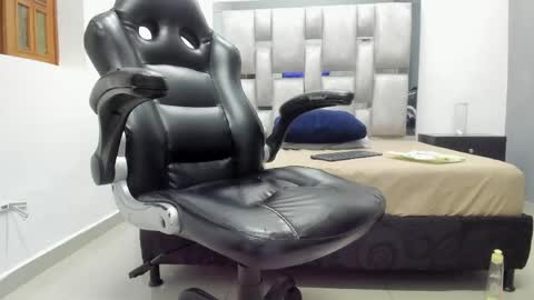 Snapshot of khris__evans chatting on 04/16/26, 11:33 Kris Evans online show from 04/16/26, 11:33