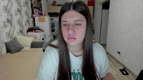 kianna_dior_ online show from 11/16/25, 11:27