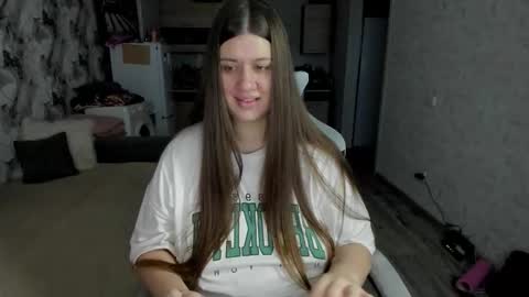 kianna_dior_ online show from 11/23/25, 10:04