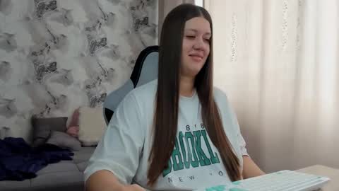 kianna_dior_ online show from 04/17/26, 06:49