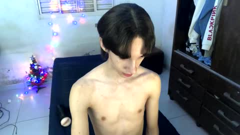 Snapshot of kiantwink chatting on 12/29/24, 10:14 kiantwink online show from 12/29/24, 10:14