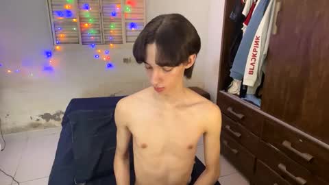 Snapshot of kiantwink chatting on 01/13/25, 03:45 kiantwink online show from 01/13/25, 03:45