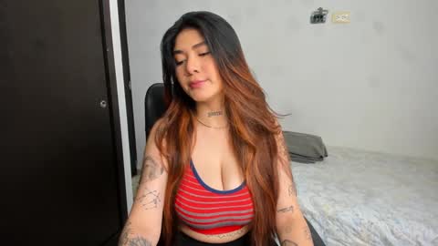 Snapshot of kiara_and_evelyn chatting on 12/04/24, 03:54 Evelyn online show from 12/04/24, 03:54