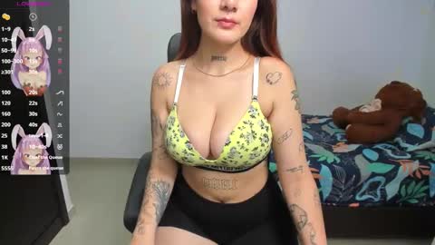 Snapshot of kiara_and_evelyn chatting on 02/26/25, 11:37 Evelyn online show from 02/26/25, 11:37