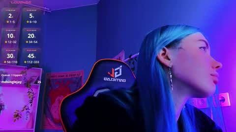 Kira online show from 09/22/25, 08:55