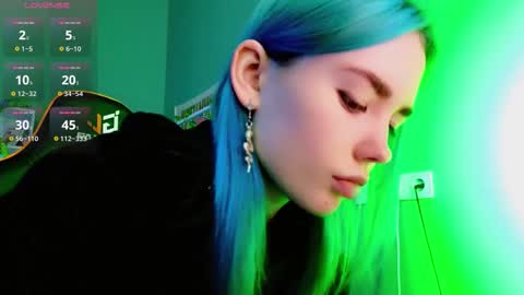 Kira online show from 09/25/25, 08:56